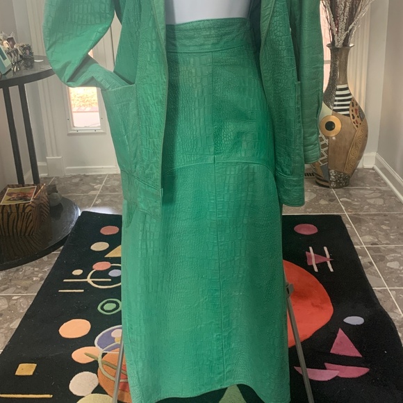 Croc-Embrossed Lambskin Pencil Skirt and Jacket - Picture 15 of 16